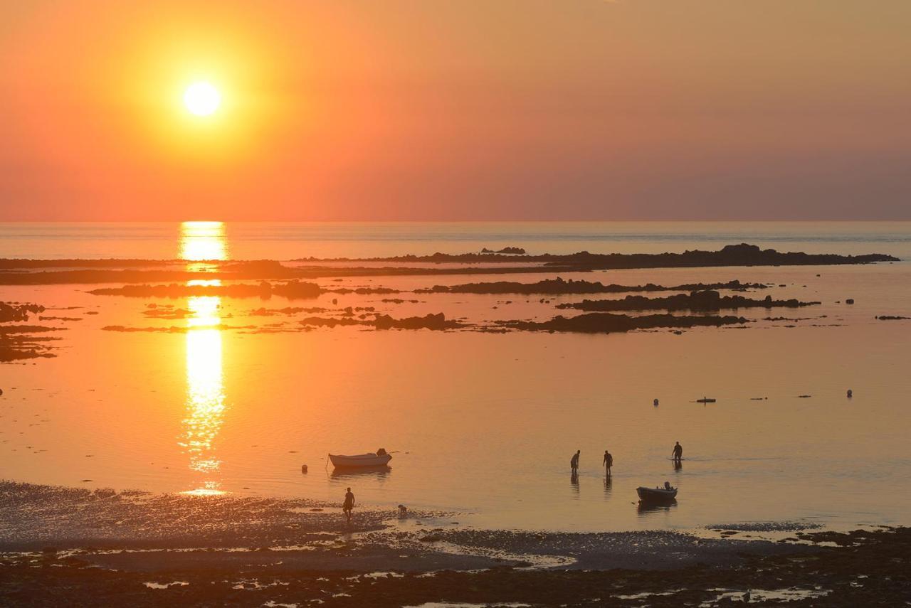 Driftwood Inn Saint Saviour Esterno foto